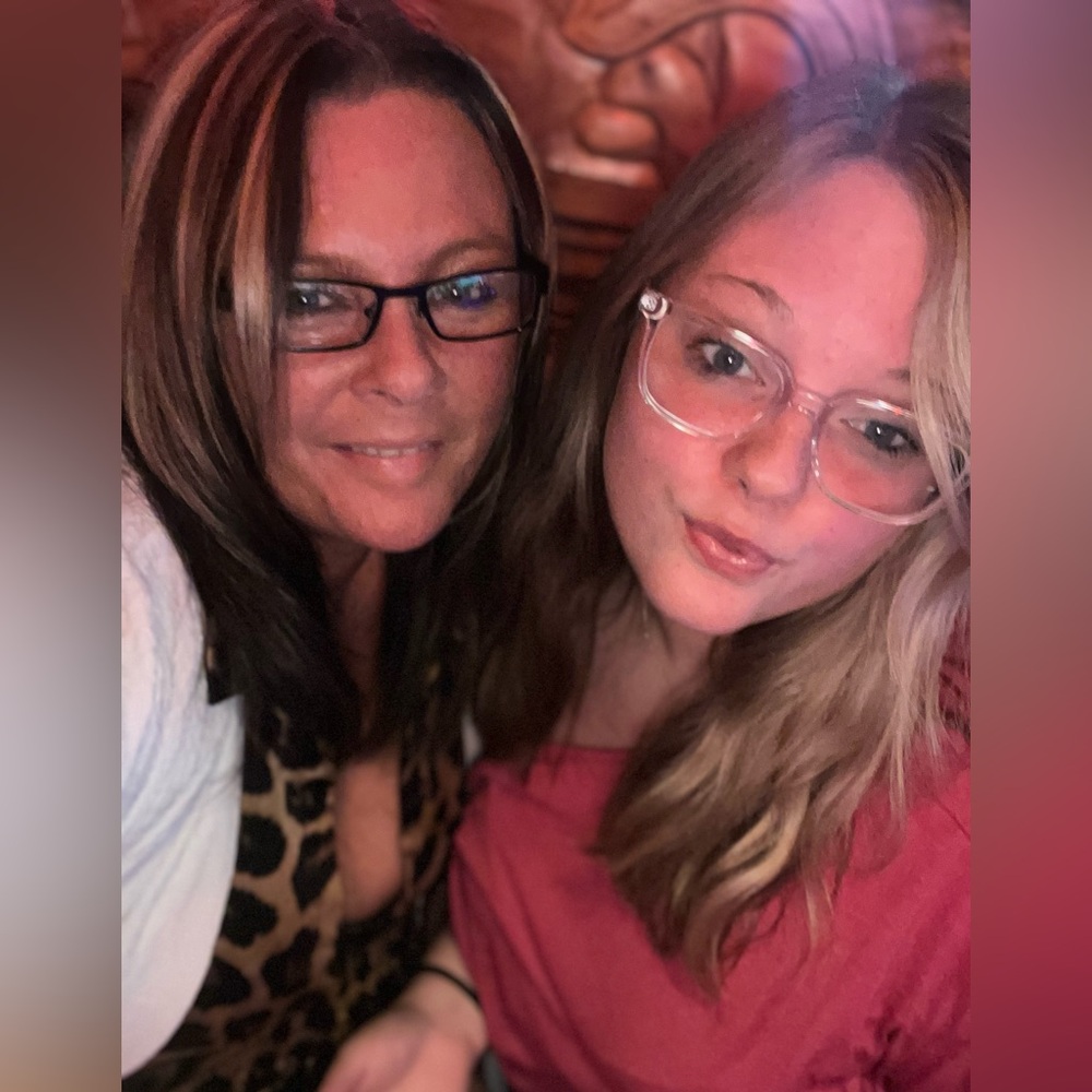 Meet your Posher, Elizabeth I LOVE OFFERS!!